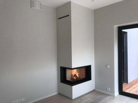 HEAT R/L 3g L 81.51.40.01(21) - teplovzdušná rohová krbová vložka s výsuvnými dvierkami a s ohýbaným (deleným) sklom